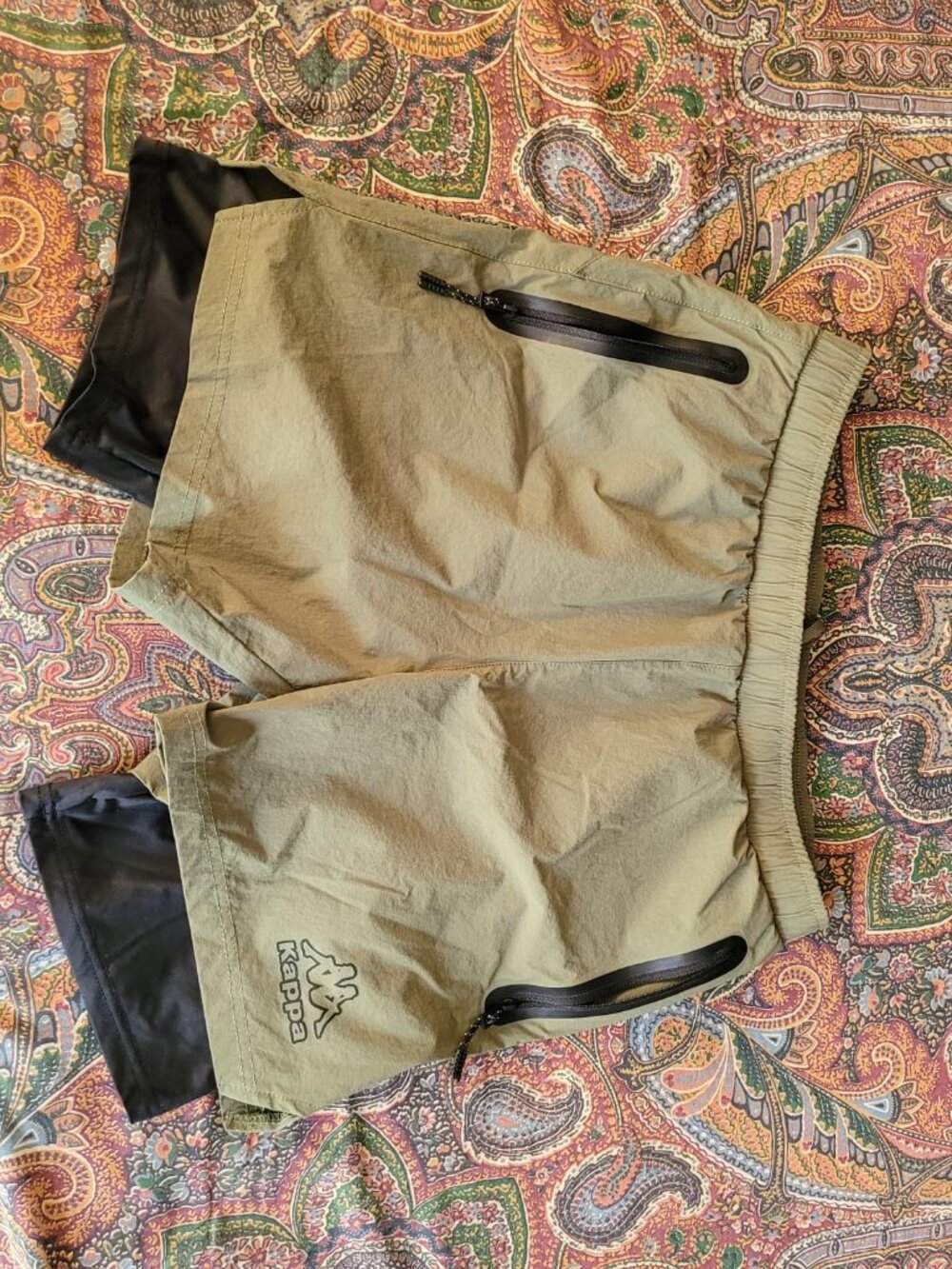 Kappa Cargo Shorts Beige/Tan Size M with black zippered pockets